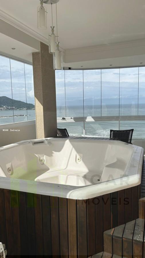 Jacuzzi com vista mar